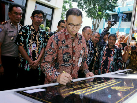  Gubernur Resmikan Kantor Lurah Cibesel dan Kayu Putih 