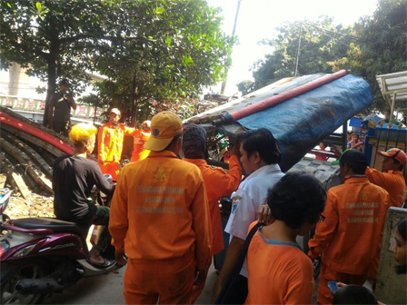 Belasan Bangunan Liar Ditertibkan di Jl Inspeksi Kali Sunter