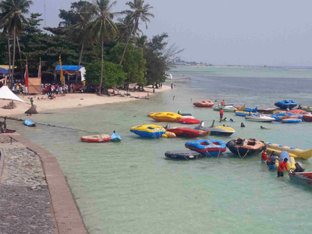 Lunasi Hutang,Mantan Bupati Keliling Pulau Tidung