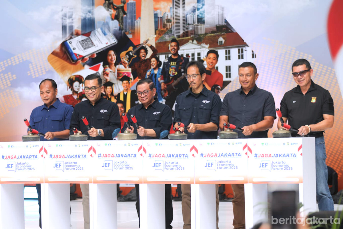 Pramono Anung membuka opening ceremony Jakarta Economic Forum (JEF) 2025