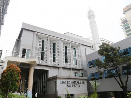 Masjid Fatahillah Balai Kota Sediakan Takjil Gratis Selama Ramadan 