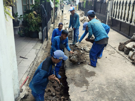  Progres Normalisasi Saluran Jalan Bendungan Hilir Gang 12 Capai 77 Persen