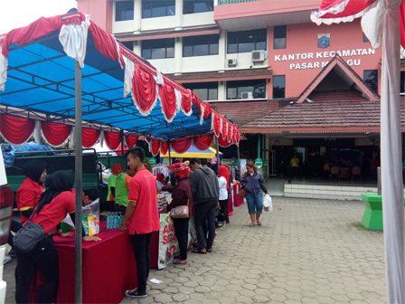 Pasar Murah di Kantor Kecamatan Pasar Minggu Diserbu Warga