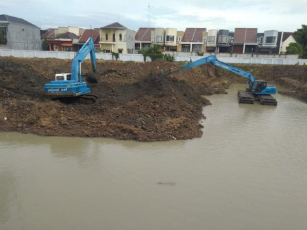Pembangunan Embung Wira jasa Rampung, SDA Jaktim Fokus Bersihkan Tanah Galian 