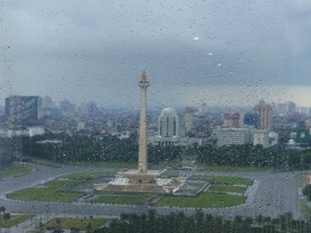 Siang Hari Sebagian Wilayah Jakarta Diguyur Hujan