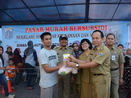 Ribuan Warga Serbu Pasar Murah Daging Sapi dan Ayam