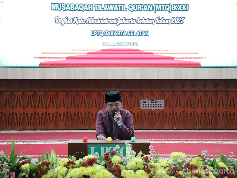Salah satu peserta Musabaqoh Tilawatil Quran (MTQ) XXXI tingkat kota tingkat Jakarta Selatan