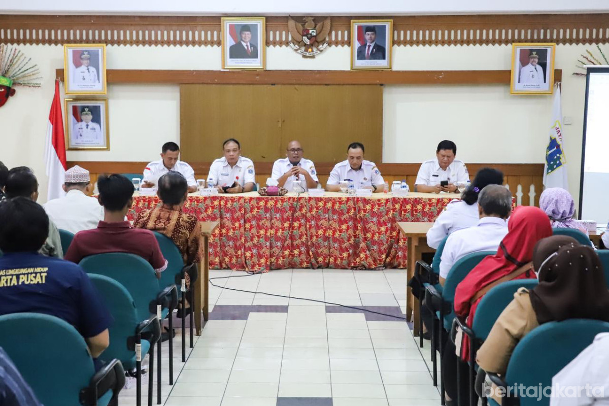 Tim Terpadu Pemkot Jakpus melakukan pembinaan Adipura 2025 di Sawah Besar