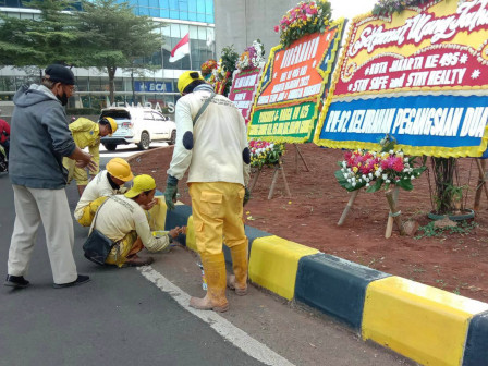 Sambut HUT DKI Jakarta, Bundaran La Piazza Kelapa Gading Dirapihkan