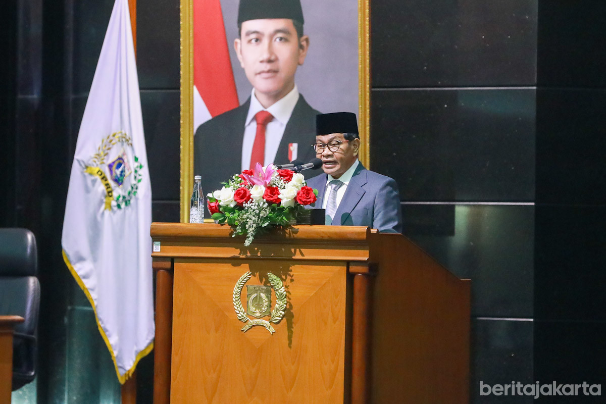Gubernur DKI Jakarta, Pramono Anung menyampaikan pidato Rapat Paripurna DPRD DKI Jakarta