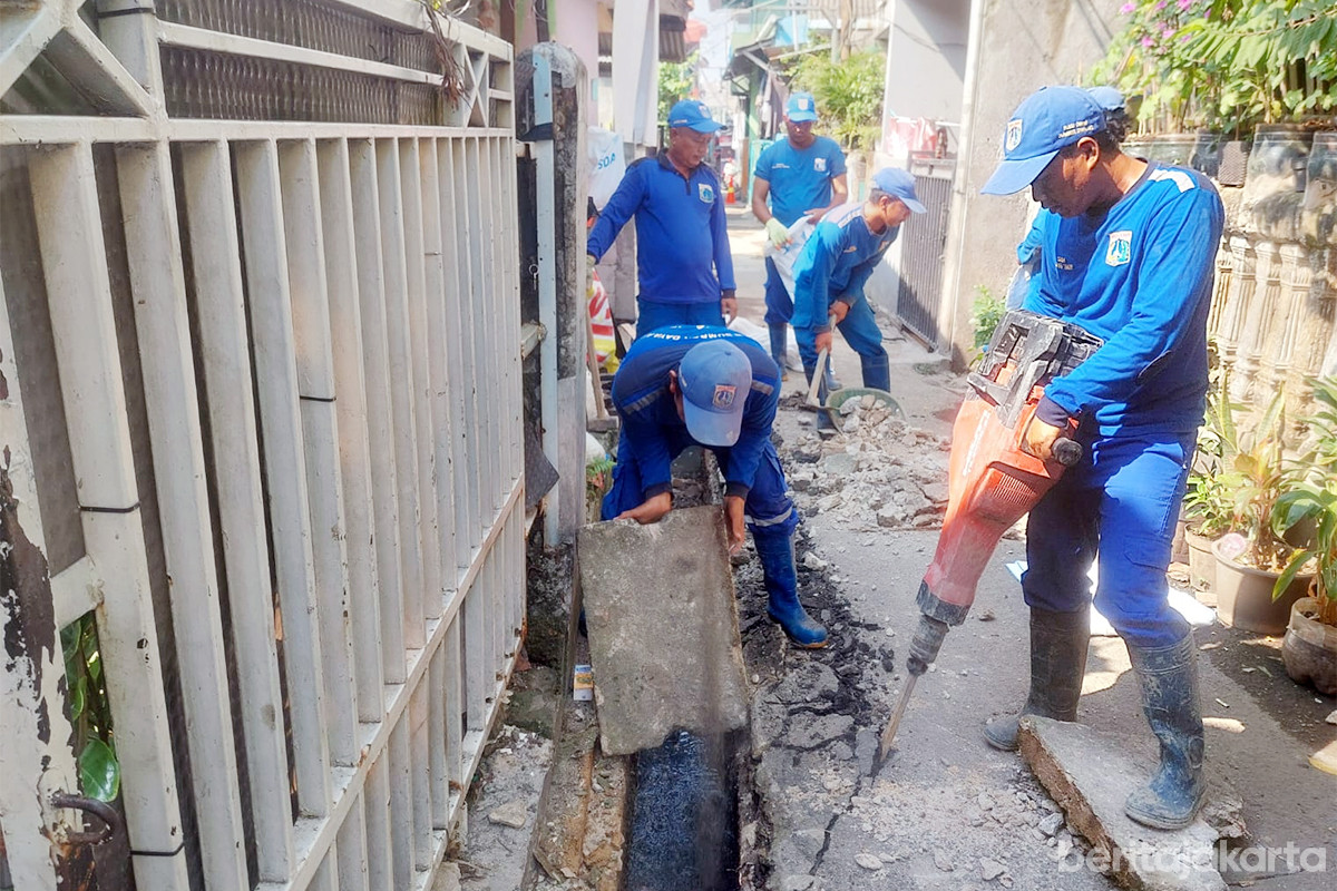 Normalisasi saluran air di Ujung Menteng, Cakung, Jakarta Timur