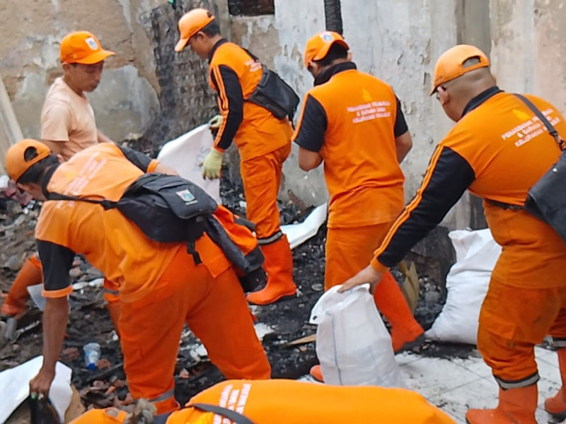 Pembersihan Puing Sisa Kebakaran di Makasar Ditarget Rampung Besok