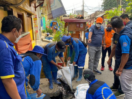  100 Personel Gabungan Lakukan Gerebek Lumpur di Gunung Sahari Utara XI 