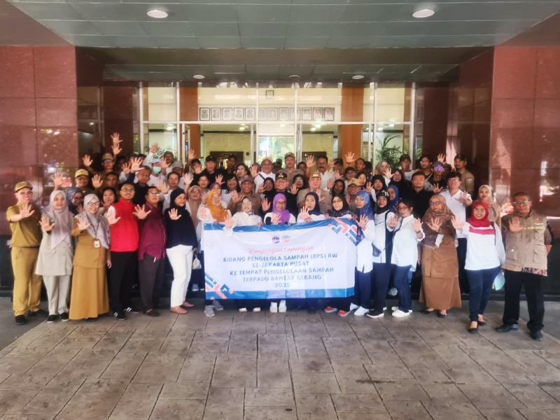  Arifin Lepas 60 Peserta dari Kecamatan Gambir Berkunjung TPST Bantargebang