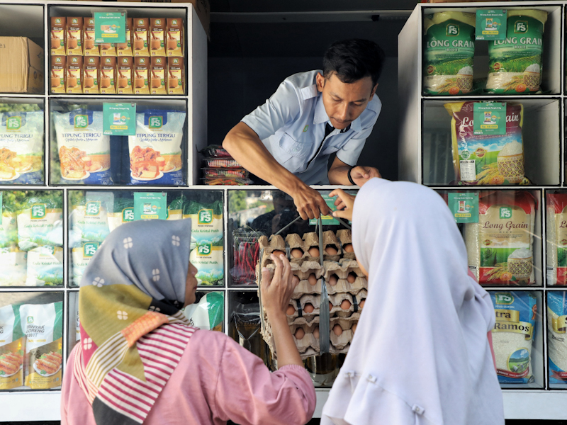 https://multimedia.beritajakarta.id/photo/2014_508c75c8507a2ae5223dfd2faeb98122/Pasar Murah di Cilandak Timur Disambut Antusias Warga