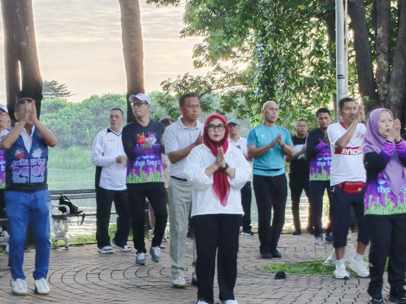Munjirin Ajak Senam Anggota Dewan di Waduk Ria Rio 