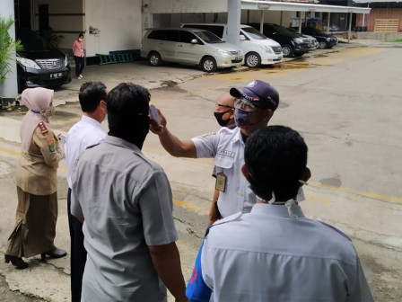  Petugas Gabungan Awasi PSBB di KBN Cakung