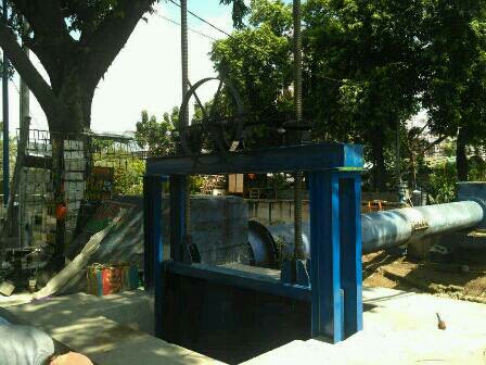 SDA Jakpus Pasang Pintu Air di Kali Utan Kayu 