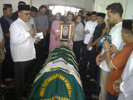  Gubernur DKI Lepas Alm Kepala Inspektorat di Rumah Duka