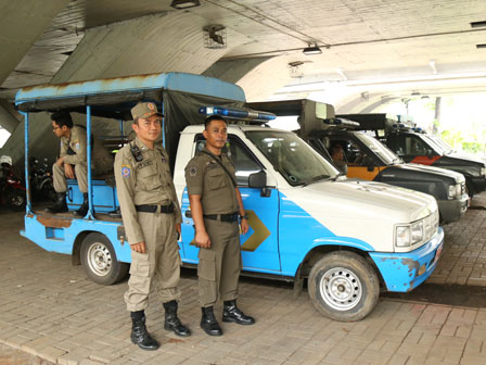  Taman Kolong Semanggi Dijaga Satpol PP