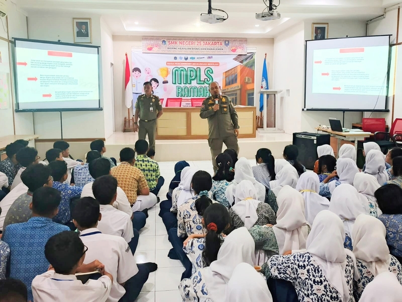Satpol PP Jaksel Ajak Peserta Didik Baru Cinta Tanah Air dan Bela Negara