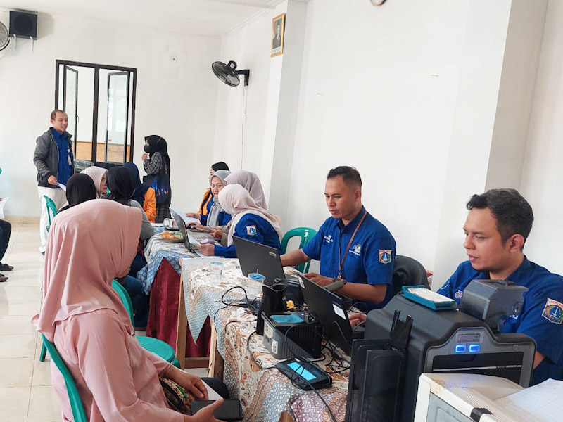  120 Warga Ciganjur Manfaatkan Layanan Jemput Bola Adminduk 