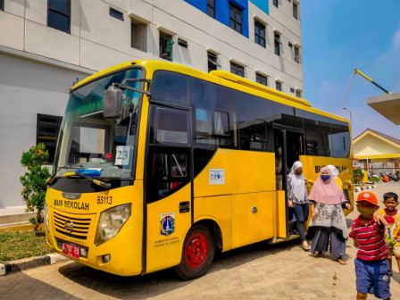 Bus Sekolah Bantu Relokasi Warga Kampung Akuarium ke Rusun Pesakih