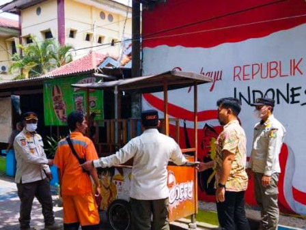 15 Petugas Gabungan Tertibkan Jl Bougenville Pulau Untung Jawa