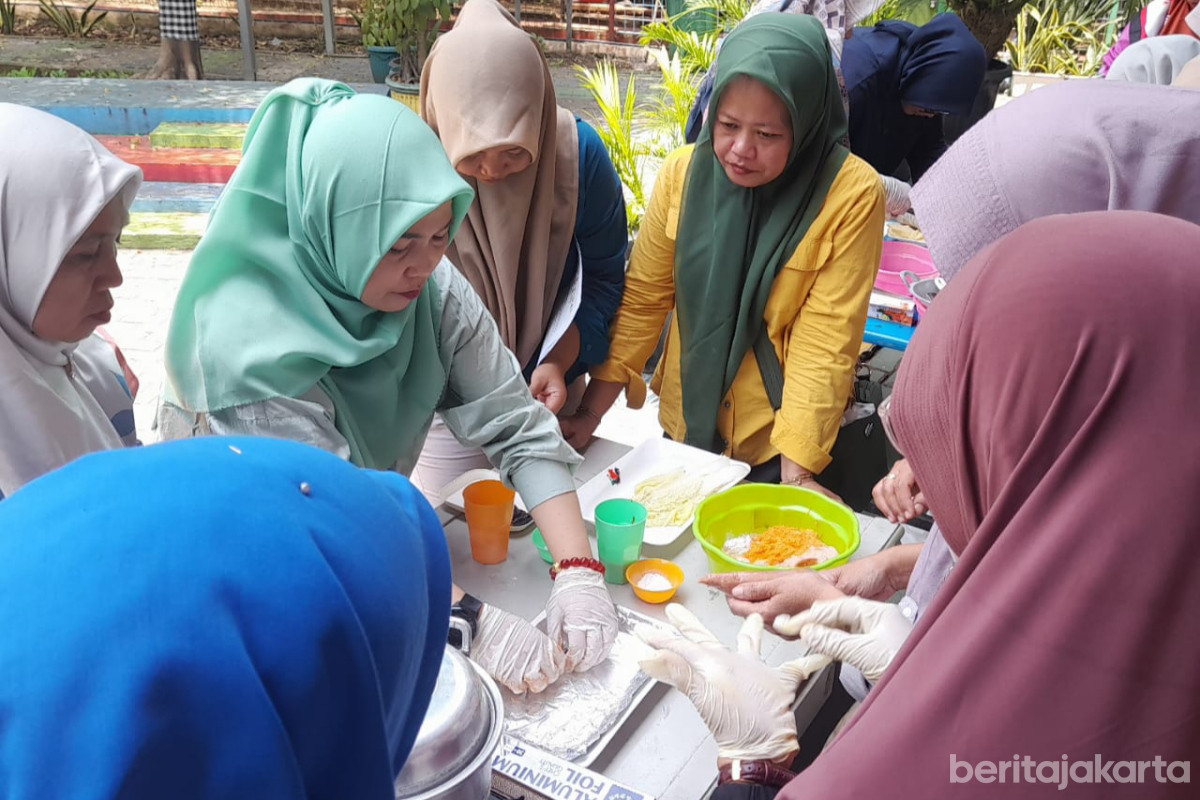 Pelatihan diversifikasi olahan pangan ternak di RPTRA Sungai Bambu