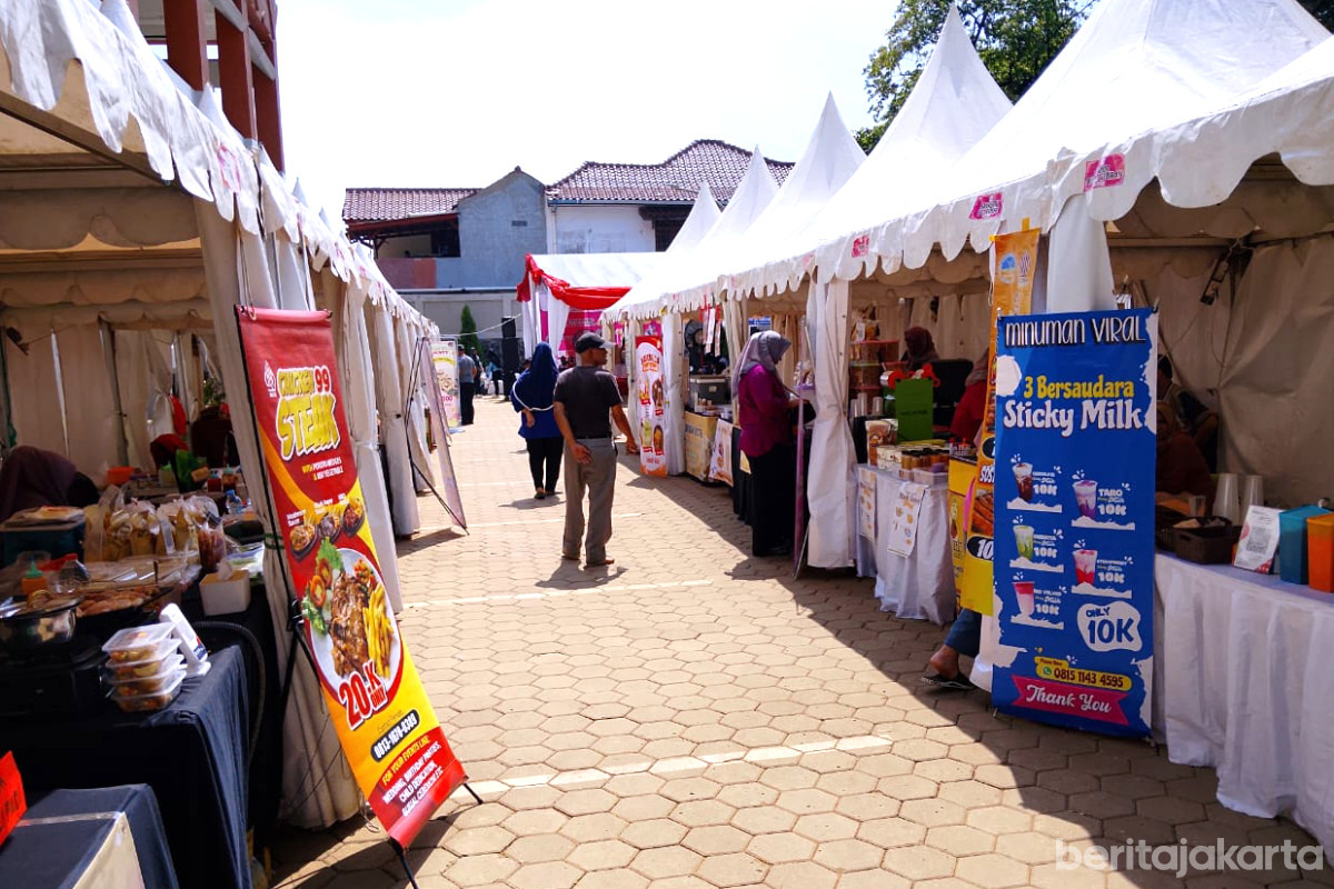 Warga Antusias Belanja di Bazar UMKM Jakpreneur GOR Kalisari