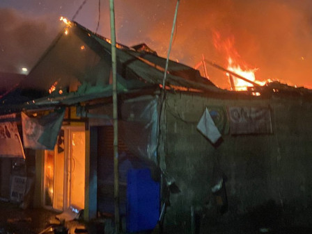 Kebakaran di Pondok Kelapa Berhasil Dipadamkan Petugas 