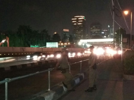 Antisipasi PKL, Satpol PP Berjaga di Sekitar Trotoar SCBD 