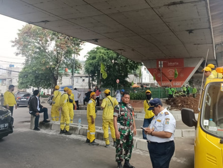 Penataan Trotoar di Kolong Fly Over Roxy Capai 50 Persen