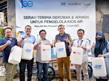 Bank DKI Salurkan Bantuan untuk Dukung Percepatan Akses Air Bersih di Semanan