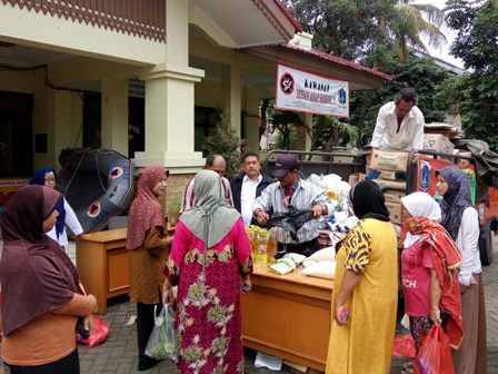 Ratusan Warga Mengantri OP di Kelurahan Cawang