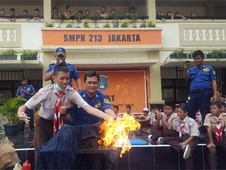200 Pelajar SMPN 213 Iktui Pelatihan Kebakaran dan Gempa Bumi