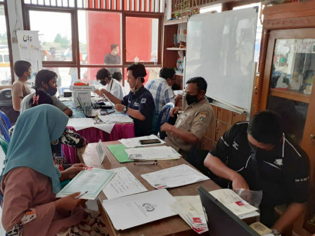  Layanan Jemput Bola UP PTSP Kepulauan Seribu di Pulau Sebira Layani 150 Berkas 