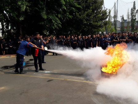 Gulkarmat Jakut Gelar Simulasi Evakuasi Bencana di Kantor Bea Cukai Pelabuhan