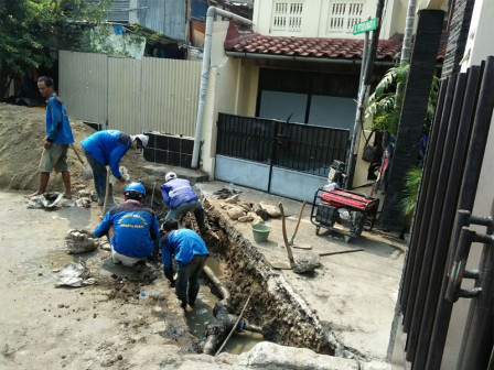 Saluran Air di Jalan Petojo Binatu Raya Dinormalisasi