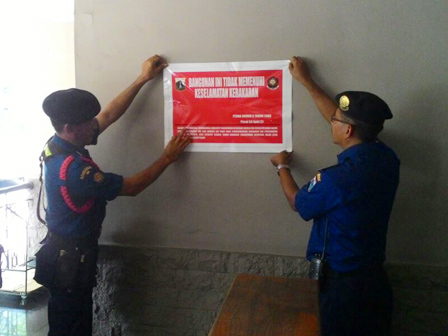        Apartemen Metro Sunter Dipasangi Stiker Peringatan