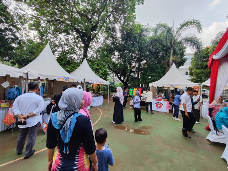 Bazar UMKM di Kebon Jeruk Diwarnai Kegiatan Menarik 