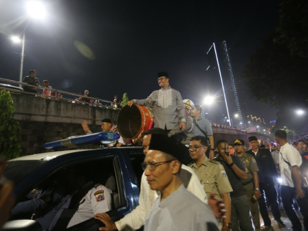 Anies dan Warga Rayakan Malam Takbiran di Jakpus