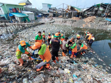 Dinas Lingkungan Hidup Grebeg Sampah di Kampung Nelayan