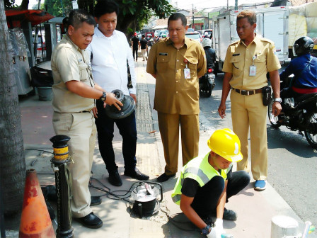 Dua Bollard Trotoar Jalan Dewi Sartika Diperbaiki