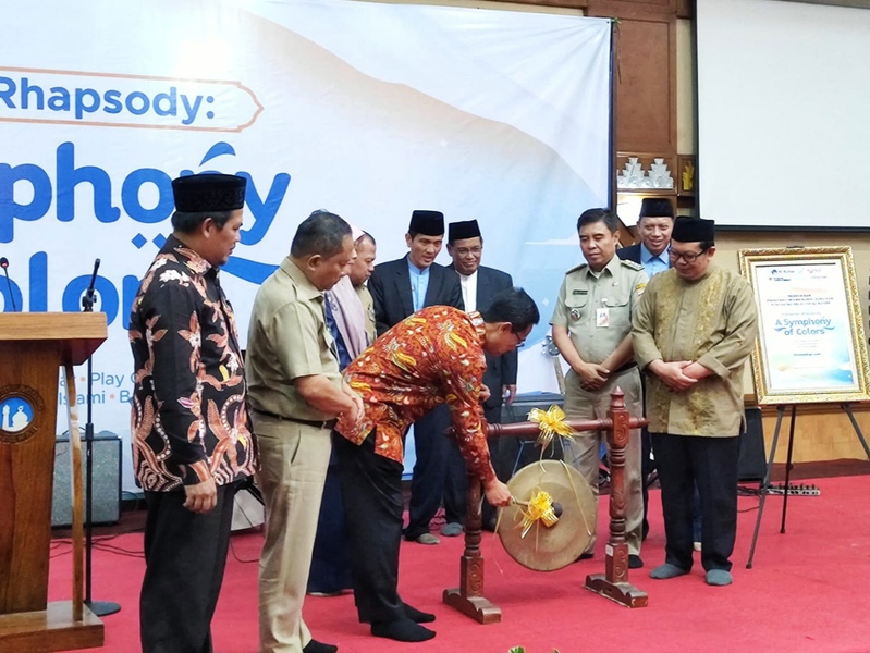 Plt. Kadisdik DKI Buka Pameran Lelang Karya YPI Al-Azhar