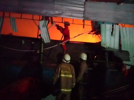 12 Mobil Pemadam Atasi Kebakaran di Pulogadung
