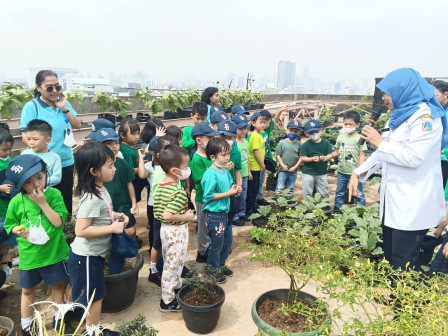 Siswa TK di Gunung Sahari Studi Wisata Urban Farming di DKPKP