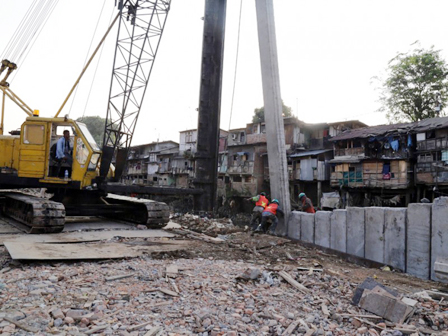 Normalisasi Ciliwung di Cawang Terkendala Banyak Bangunan