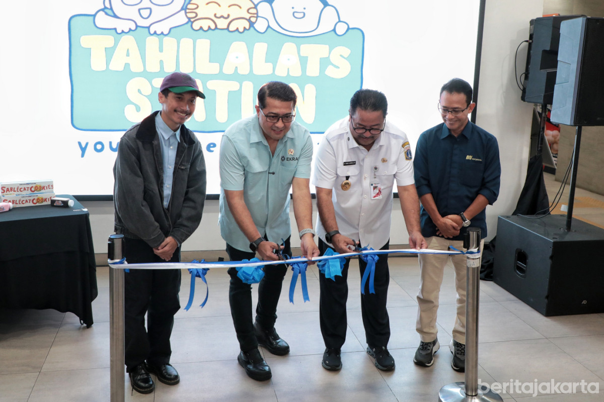 Prosesi pengguntingan pita tanda dibukanya secara resmi Tahilalats Station