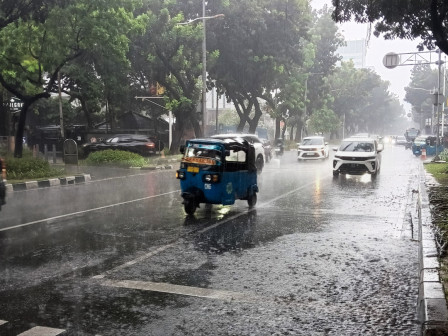 Hujan Ringan Berpotensi Guyur Sebagian Jakarta Siang Ini 